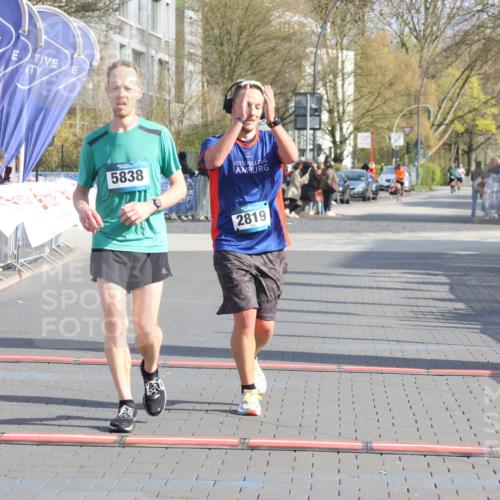 12.04.2026 - 45. Internationalen Wilhelmsburger Insellauf Strokosch-Dieckow http://msf.ph/oto/9451713 12.04.2026 10:17:42 Ziel 5838, 2819 meine-sportfotos.de