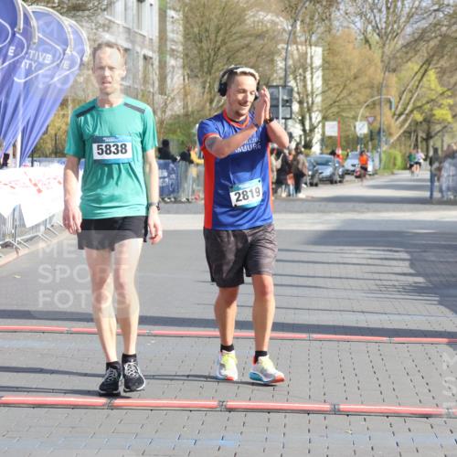 12.04.2026 - 45. Internationalen Wilhelmsburger Insellauf Strokosch-Dieckow http://msf.ph/oto/9451715 12.04.2026 10:17:42 Ziel 5838, 2819 meine-sportfotos.de