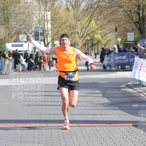 12.04.2026 - 45. Internationalen Wilhelmsburger Insellauf Strokosch-Dieckow http://msf.ph/oto/9451735 12.04.2026 10:18:03 Ziel 2866 meine-sportfotos.de