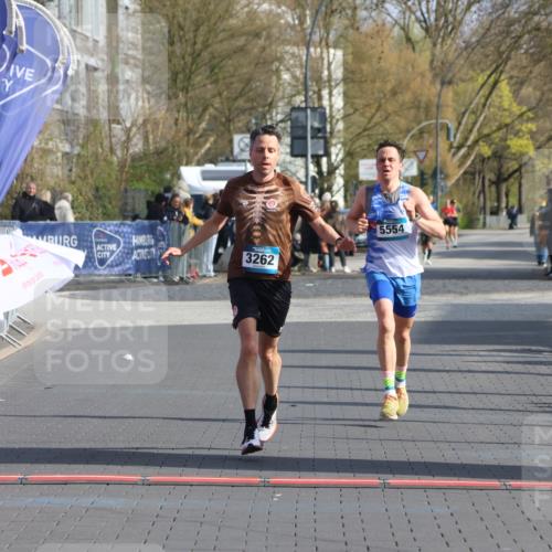 12.04.2026 - 45. Internationalen Wilhelmsburger Insellauf Strokosch-Dieckow http://msf.ph/oto/9451755 12.04.2026 10:18:44 Ziel 3262, 5554 meine-sportfotos.de