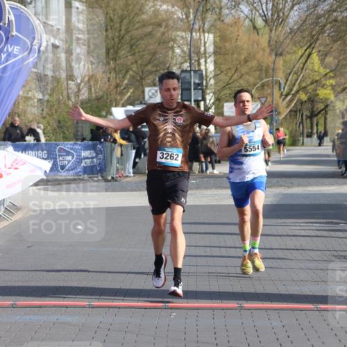 12.04.2026 - 45. Internationalen Wilhelmsburger Insellauf Strokosch-Dieckow http://msf.ph/oto/9451760 12.04.2026 10:18:45 Ziel 3262, 5554 meine-sportfotos.de
