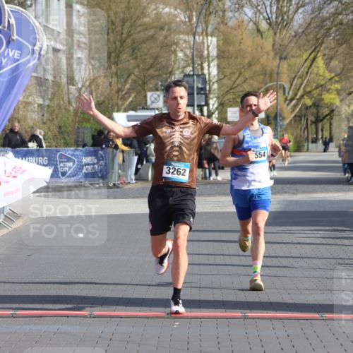 12.04.2026 - 45. Internationalen Wilhelmsburger Insellauf Strokosch-Dieckow http://msf.ph/oto/9451762 12.04.2026 10:18:45 Ziel 3262, 5554 meine-sportfotos.de