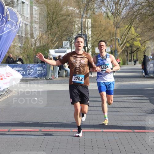 12.04.2026 - 45. Internationalen Wilhelmsburger Insellauf Strokosch-Dieckow http://msf.ph/oto/9451768 12.04.2026 10:18:45 Ziel 3262, 5554 meine-sportfotos.de