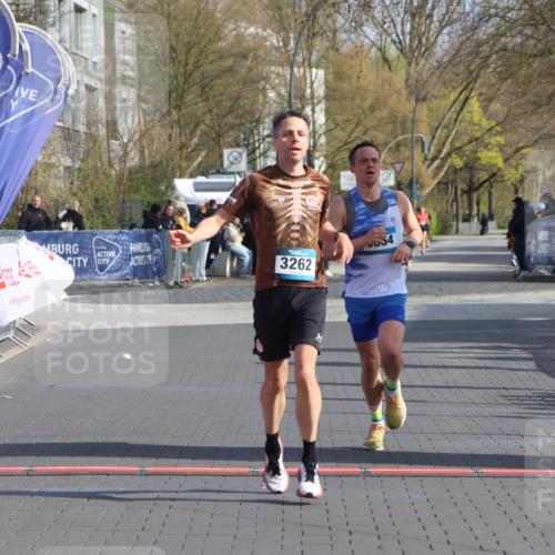 12.04.2026 - 45. Internationalen Wilhelmsburger Insellauf Strokosch-Dieckow http://msf.ph/oto/9451770 12.04.2026 10:18:45 Ziel 3262, 5554 meine-sportfotos.de