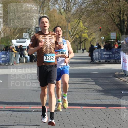 12.04.2026 - 45. Internationalen Wilhelmsburger Insellauf Strokosch-Dieckow http://msf.ph/oto/9451772 12.04.2026 10:18:46 Ziel 3262, 5554 meine-sportfotos.de