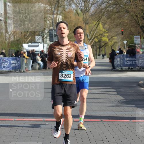 12.04.2026 - 45. Internationalen Wilhelmsburger Insellauf Strokosch-Dieckow http://msf.ph/oto/9451775 12.04.2026 10:18:46 Ziel 3262, 5554 meine-sportfotos.de