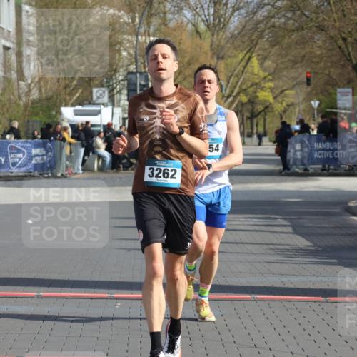 12.04.2026 - 45. Internationalen Wilhelmsburger Insellauf Strokosch-Dieckow http://msf.ph/oto/9451777 12.04.2026 10:18:46 Ziel 3262, 5554 meine-sportfotos.de