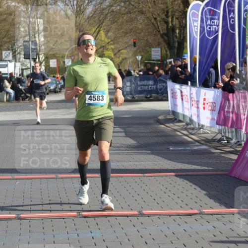 12.04.2026 - 45. Internationalen Wilhelmsburger Insellauf Strokosch-Dieckow http://msf.ph/oto/9451790 12.04.2026 10:19:05 Ziel 4733, 4583 meine-sportfotos.de
