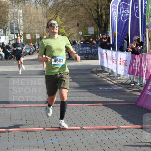 12.04.2026 - 45. Internationalen Wilhelmsburger Insellauf Strokosch-Dieckow http://msf.ph/oto/9451792 12.04.2026 10:19:05 Ziel 4733, 4583 meine-sportfotos.de