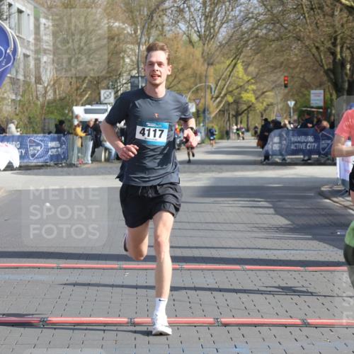 12.04.2026 - 45. Internationalen Wilhelmsburger Insellauf Strokosch-Dieckow http://msf.ph/oto/9451806 12.04.2026 10:19:10 Ziel 4117, 3644 meine-sportfotos.de