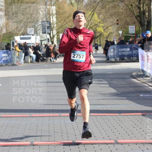 12.04.2026 - 45. Internationalen Wilhelmsburger Insellauf Strokosch-Dieckow http://msf.ph/oto/9451815 12.04.2026 10:19:24 Ziel 2757 meine-sportfotos.de