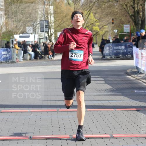12.04.2026 - 45. Internationalen Wilhelmsburger Insellauf Strokosch-Dieckow http://msf.ph/oto/9451816 12.04.2026 10:19:24 Ziel 2757 meine-sportfotos.de