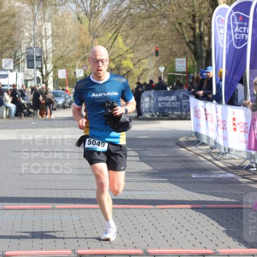 12.04.2026 - 45. Internationalen Wilhelmsburger Insellauf Strokosch-Dieckow http://msf.ph/oto/9451833 12.04.2026 10:19:34 Ziel 5049 meine-sportfotos.de