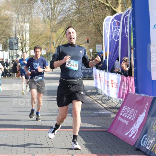 12.04.2026 - 45. Internationalen Wilhelmsburger Insellauf Strokosch-Dieckow http://msf.ph/oto/9451859 12.04.2026 10:19:45 Ziel 2671, 2549, 3289, 5456, 2789 meine-sportfotos.de