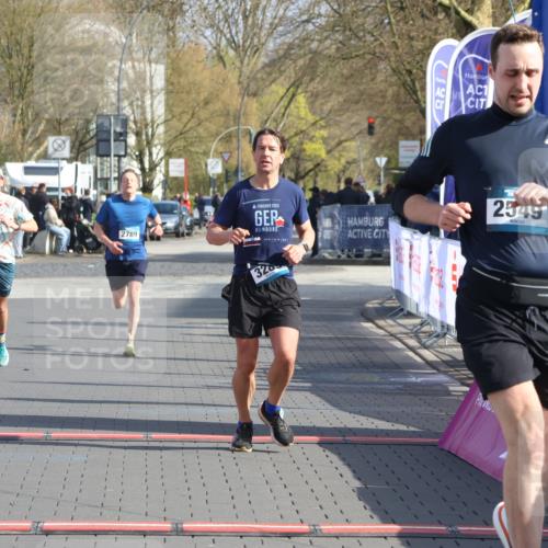 12.04.2026 - 45. Internationalen Wilhelmsburger Insellauf Strokosch-Dieckow http://msf.ph/oto/9451861 12.04.2026 10:19:46 Ziel 2671, 2549, 3289, 5456, 2789 meine-sportfotos.de