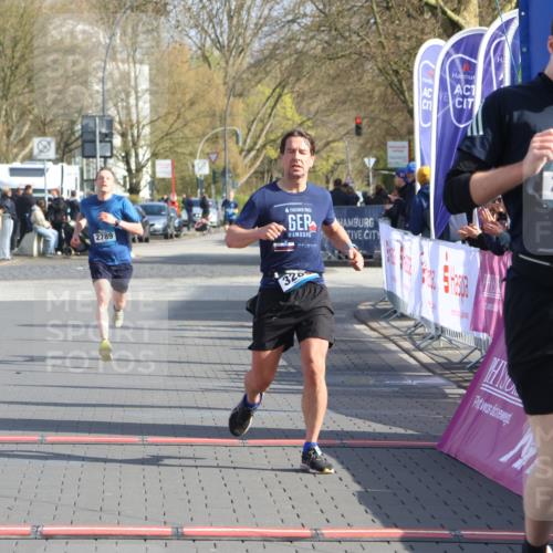 12.04.2026 - 45. Internationalen Wilhelmsburger Insellauf Strokosch-Dieckow http://msf.ph/oto/9451867 12.04.2026 10:19:46 Ziel 2671, 2549, 3289, 5456, 2789 meine-sportfotos.de
