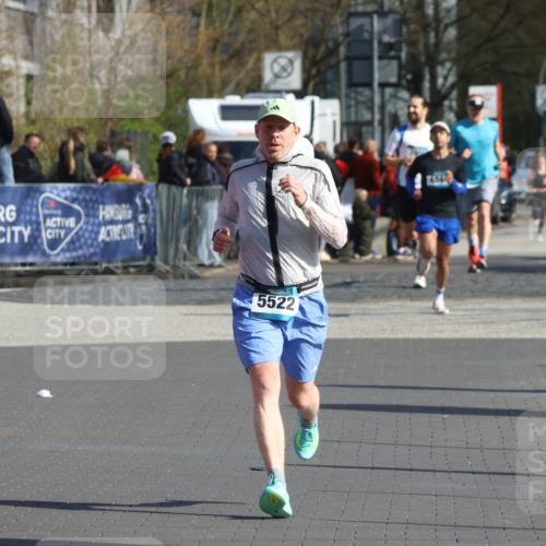 12.04.2026 - 45. Internationalen Wilhelmsburger Insellauf Strokosch-Dieckow http://msf.ph/oto/9451877 12.04.2026 10:32:22 Ziel 5522 meine-sportfotos.de