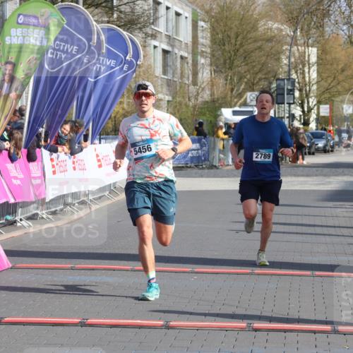 12.04.2026 - 45. Internationalen Wilhelmsburger Insellauf Strokosch-Dieckow http://msf.ph/oto/9451880 12.04.2026 10:19:48 Ziel 2671, 2549, 3289, 5456, 2789 meine-sportfotos.de