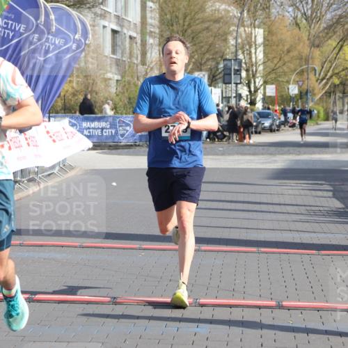 12.04.2026 - 45. Internationalen Wilhelmsburger Insellauf Strokosch-Dieckow http://msf.ph/oto/9451890 12.04.2026 10:19:49 Ziel 2671, 2549, 3289, 5456, 2789 meine-sportfotos.de