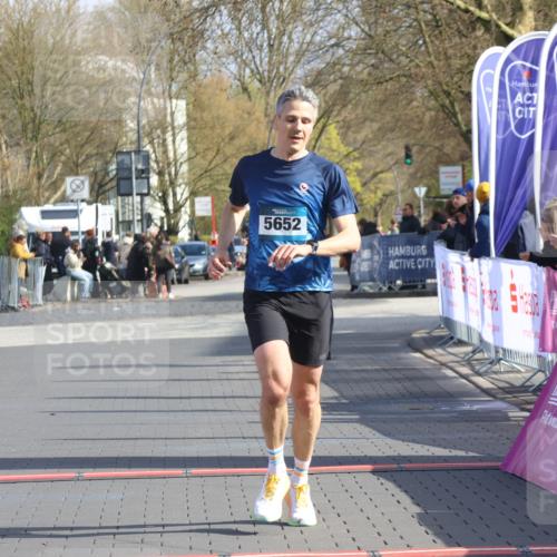 12.04.2026 - 45. Internationalen Wilhelmsburger Insellauf Strokosch-Dieckow http://msf.ph/oto/9451915 12.04.2026 10:20:04 Ziel 5652 meine-sportfotos.de