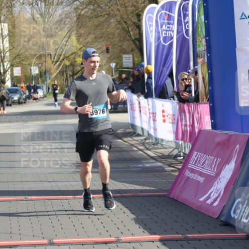 12.04.2026 - 45. Internationalen Wilhelmsburger Insellauf Strokosch-Dieckow http://msf.ph/oto/9451919 12.04.2026 10:20:11 Ziel 3976 meine-sportfotos.de