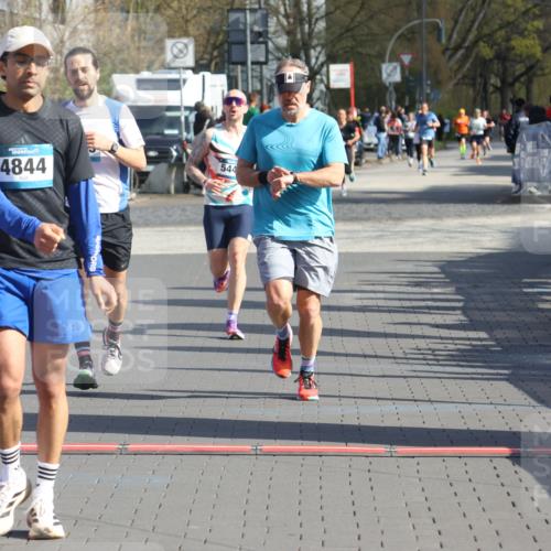 12.04.2026 - 45. Internationalen Wilhelmsburger Insellauf Strokosch-Dieckow http://msf.ph/oto/9451920 12.04.2026 10:32:29 Ziel 4844, 3666, 3905, 5449 meine-sportfotos.de