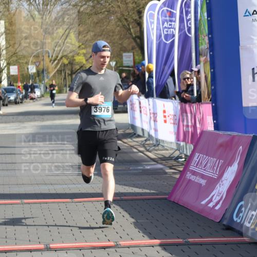 12.04.2026 - 45. Internationalen Wilhelmsburger Insellauf Strokosch-Dieckow http://msf.ph/oto/9451922 12.04.2026 10:20:11 Ziel 3976 meine-sportfotos.de