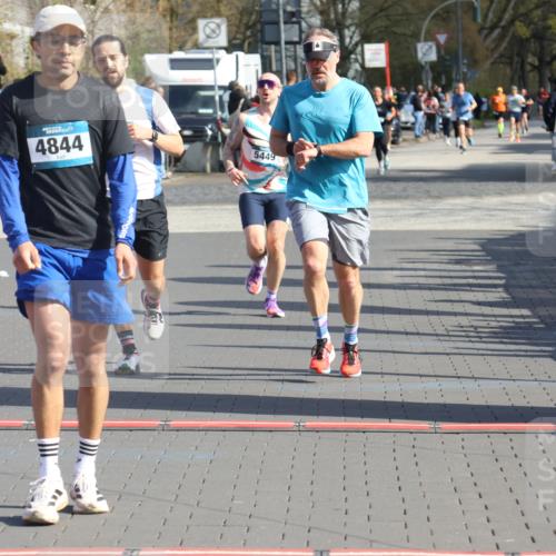 12.04.2026 - 45. Internationalen Wilhelmsburger Insellauf Strokosch-Dieckow http://msf.ph/oto/9451923 12.04.2026 10:32:29 Ziel 4844, 3666, 3905, 5449 meine-sportfotos.de