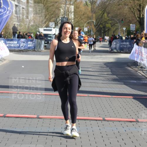 12.04.2026 - 45. Internationalen Wilhelmsburger Insellauf Strokosch-Dieckow http://msf.ph/oto/9451928 12.04.2026 10:32:42 Ziel 4554, 4378 meine-sportfotos.de