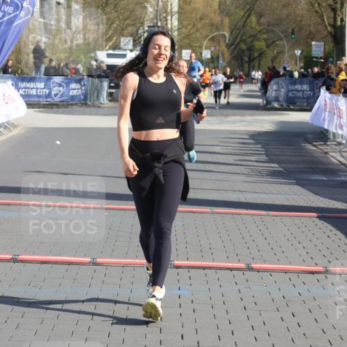 12.04.2026 - 45. Internationalen Wilhelmsburger Insellauf Strokosch-Dieckow http://msf.ph/oto/9451933 12.04.2026 10:32:42 Ziel 4554, 4378 meine-sportfotos.de