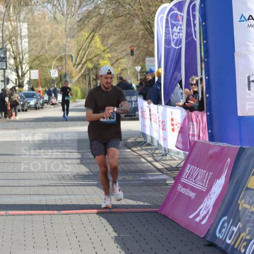 12.04.2026 - 45. Internationalen Wilhelmsburger Insellauf Strokosch-Dieckow http://msf.ph/oto/9451935 12.04.2026 10:20:19 Ziel 4162 meine-sportfotos.de