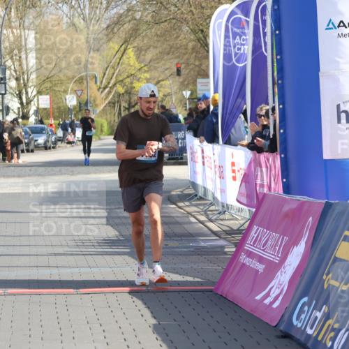 12.04.2026 - 45. Internationalen Wilhelmsburger Insellauf Strokosch-Dieckow http://msf.ph/oto/9451937 12.04.2026 10:20:19 Ziel 4162 meine-sportfotos.de