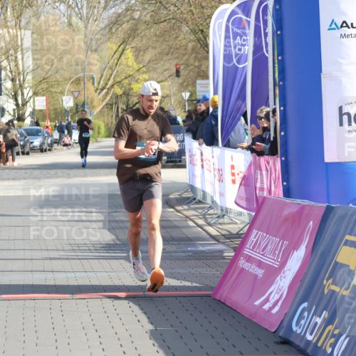 12.04.2026 - 45. Internationalen Wilhelmsburger Insellauf Strokosch-Dieckow http://msf.ph/oto/9451939 12.04.2026 10:20:19 Ziel 4162 meine-sportfotos.de