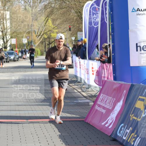12.04.2026 - 45. Internationalen Wilhelmsburger Insellauf Strokosch-Dieckow http://msf.ph/oto/9451944 12.04.2026 10:20:19 Ziel 4162 meine-sportfotos.de