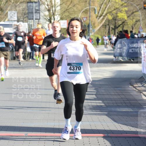 12.04.2026 - 45. Internationalen Wilhelmsburger Insellauf Strokosch-Dieckow http://msf.ph/oto/9451970 12.04.2026 10:32:54 Ziel 3675, 3876, 3506, 4370, 3983, 3114 meine-sportfotos.de