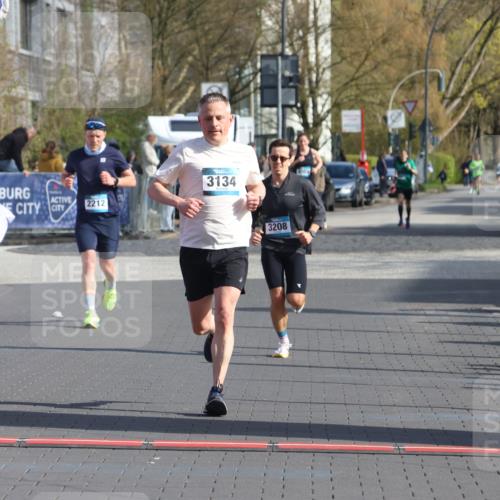 12.04.2026 - 45. Internationalen Wilhelmsburger Insellauf Strokosch-Dieckow http://msf.ph/oto/9451984 12.04.2026 10:21:11 Ziel 3134, 3208 meine-sportfotos.de
