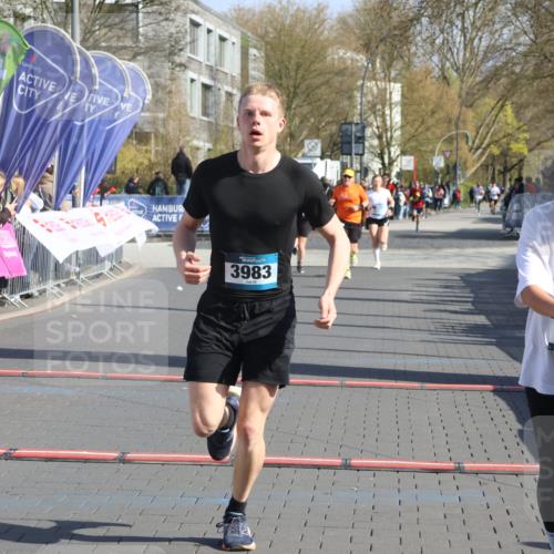 12.04.2026 - 45. Internationalen Wilhelmsburger Insellauf Strokosch-Dieckow http://msf.ph/oto/9451989 12.04.2026 10:32:57 Ziel 3506, 4370, 3983, 3114 meine-sportfotos.de