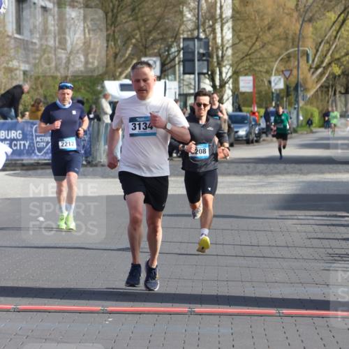 12.04.2026 - 45. Internationalen Wilhelmsburger Insellauf Strokosch-Dieckow http://msf.ph/oto/9451990 12.04.2026 10:21:11 Ziel 3134, 3208 meine-sportfotos.de