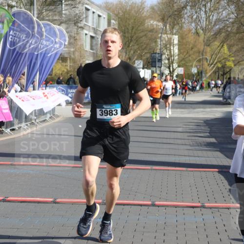 12.04.2026 - 45. Internationalen Wilhelmsburger Insellauf Strokosch-Dieckow http://msf.ph/oto/9451991 12.04.2026 10:32:57 Ziel 3506, 4370, 3983, 3114 meine-sportfotos.de