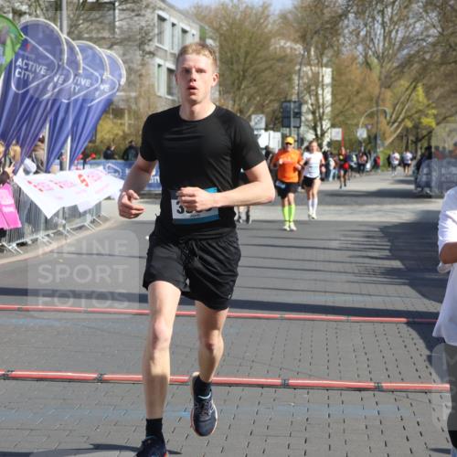 12.04.2026 - 45. Internationalen Wilhelmsburger Insellauf Strokosch-Dieckow http://msf.ph/oto/9451992 12.04.2026 10:32:57 Ziel 3506, 4370, 3983, 3114 meine-sportfotos.de