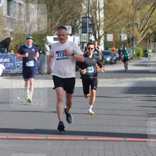 12.04.2026 - 45. Internationalen Wilhelmsburger Insellauf Strokosch-Dieckow http://msf.ph/oto/9451993 12.04.2026 10:21:11 Ziel 3134, 3208 meine-sportfotos.de