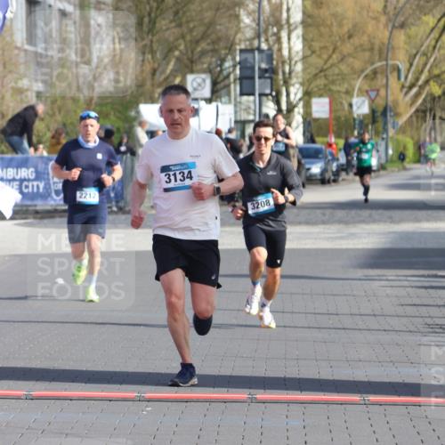 12.04.2026 - 45. Internationalen Wilhelmsburger Insellauf Strokosch-Dieckow http://msf.ph/oto/9451997 12.04.2026 10:21:11 Ziel 3134, 3208 meine-sportfotos.de