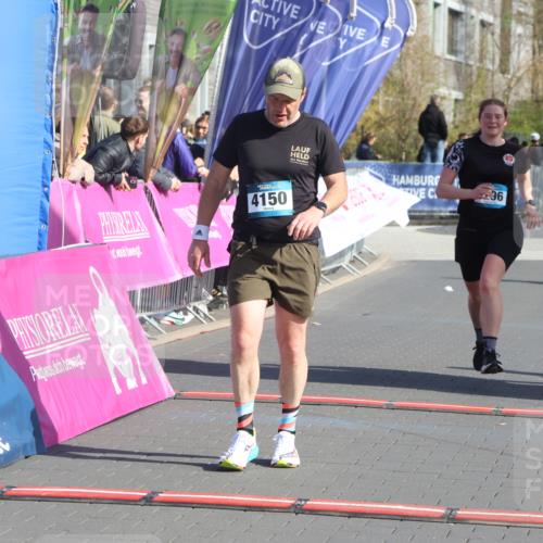 12.04.2026 - 45. Internationalen Wilhelmsburger Insellauf Strokosch-Dieckow http://msf.ph/oto/9451998 12.04.2026 10:33:02 Ziel 4150, 3296, 3323, 5639 meine-sportfotos.de