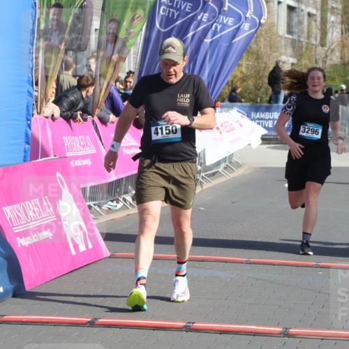 12.04.2026 - 45. Internationalen Wilhelmsburger Insellauf Strokosch-Dieckow http://msf.ph/oto/9452001 12.04.2026 10:33:02 Ziel 4150, 3296, 3323, 5639 meine-sportfotos.de