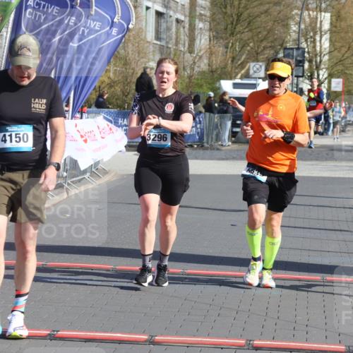 12.04.2026 - 45. Internationalen Wilhelmsburger Insellauf Strokosch-Dieckow http://msf.ph/oto/9452010 12.04.2026 10:33:03 Ziel 4150, 3296, 3323, 5639, 2071 meine-sportfotos.de
