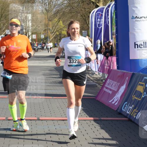 12.04.2026 - 45. Internationalen Wilhelmsburger Insellauf Strokosch-Dieckow http://msf.ph/oto/9452029 12.04.2026 10:33:05 Ziel 4150, 3296, 3323, 5639, 2071 meine-sportfotos.de