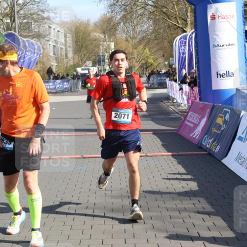 12.04.2026 - 45. Internationalen Wilhelmsburger Insellauf Strokosch-Dieckow http://msf.ph/oto/9452038 12.04.2026 10:33:08 Ziel 3296, 3323, 5639, 2071, 3014 meine-sportfotos.de