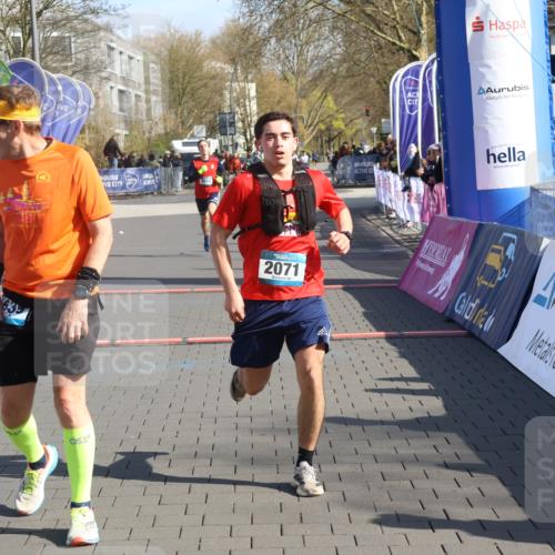 12.04.2026 - 45. Internationalen Wilhelmsburger Insellauf Strokosch-Dieckow http://msf.ph/oto/9452040 12.04.2026 10:33:08 Ziel 3296, 3323, 5639, 2071, 3014 meine-sportfotos.de