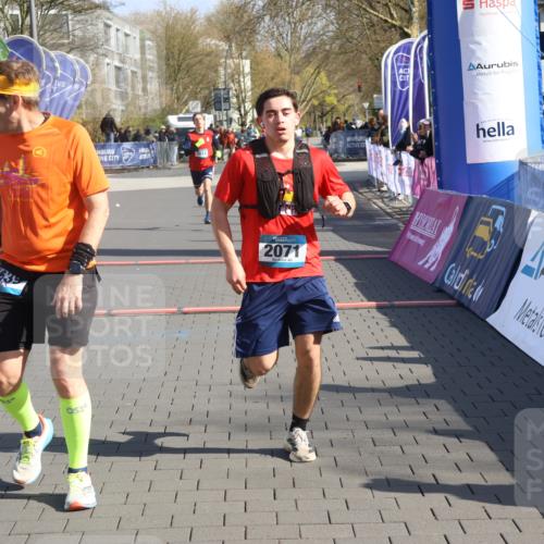 12.04.2026 - 45. Internationalen Wilhelmsburger Insellauf Strokosch-Dieckow http://msf.ph/oto/9452042 12.04.2026 10:33:08 Ziel 3296, 3323, 5639, 2071, 3014 meine-sportfotos.de