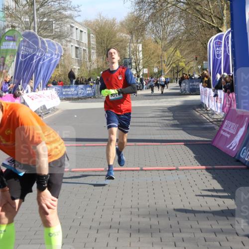 12.04.2026 - 45. Internationalen Wilhelmsburger Insellauf Strokosch-Dieckow http://msf.ph/oto/9452049 12.04.2026 10:33:11 Ziel 2071, 3014 meine-sportfotos.de